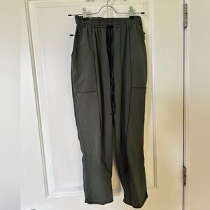 Lululemon olive capris- size 4
